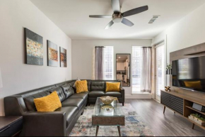 Luxury 2BR 2BA APT with Gym Pool & Free Parking